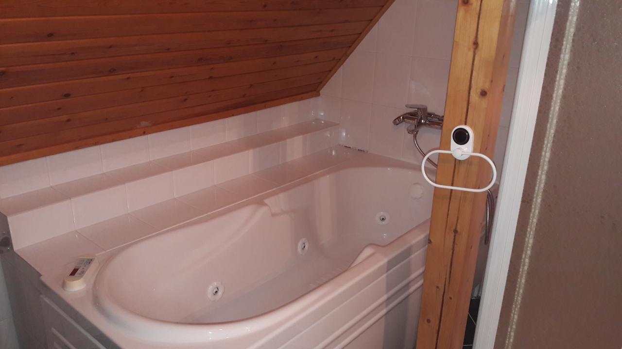 Pero Panzio Bed and Breakfast Debrecen Buitenkant foto