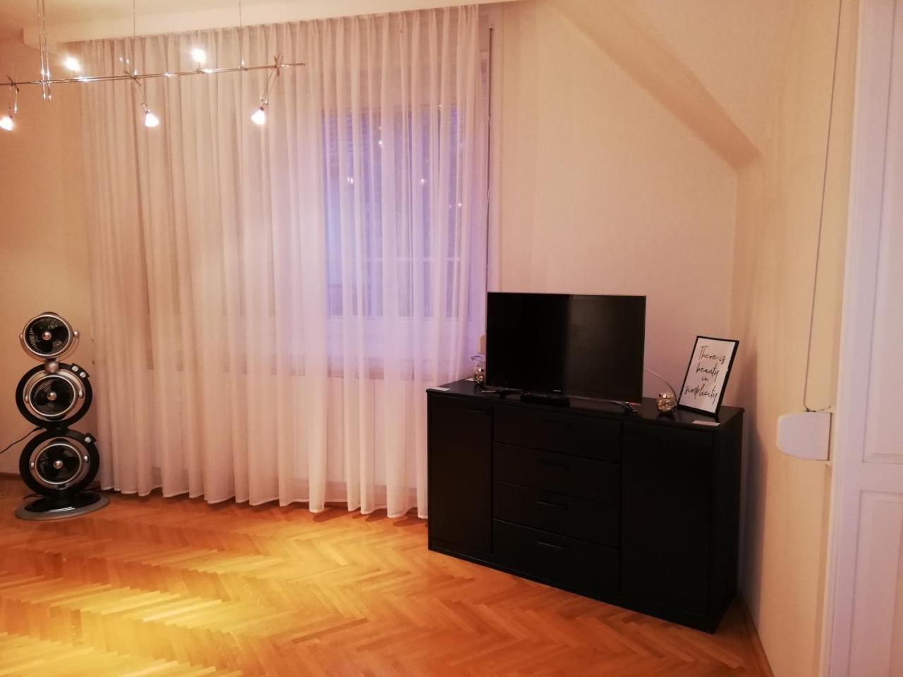 Pero Panzio Bed and Breakfast Debrecen Buitenkant foto