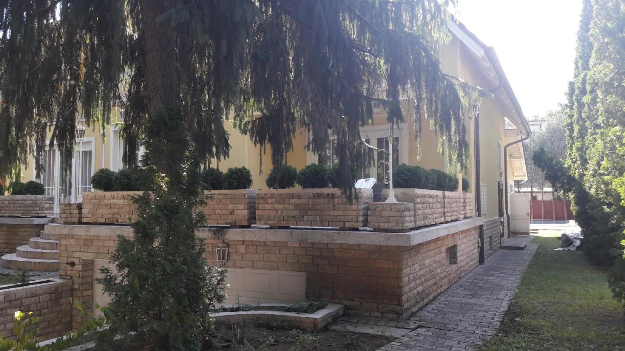 Pero Panzio Bed and Breakfast Debrecen Buitenkant foto